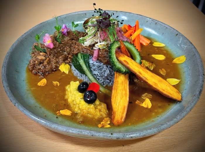 CURRY&NOBLE強い女