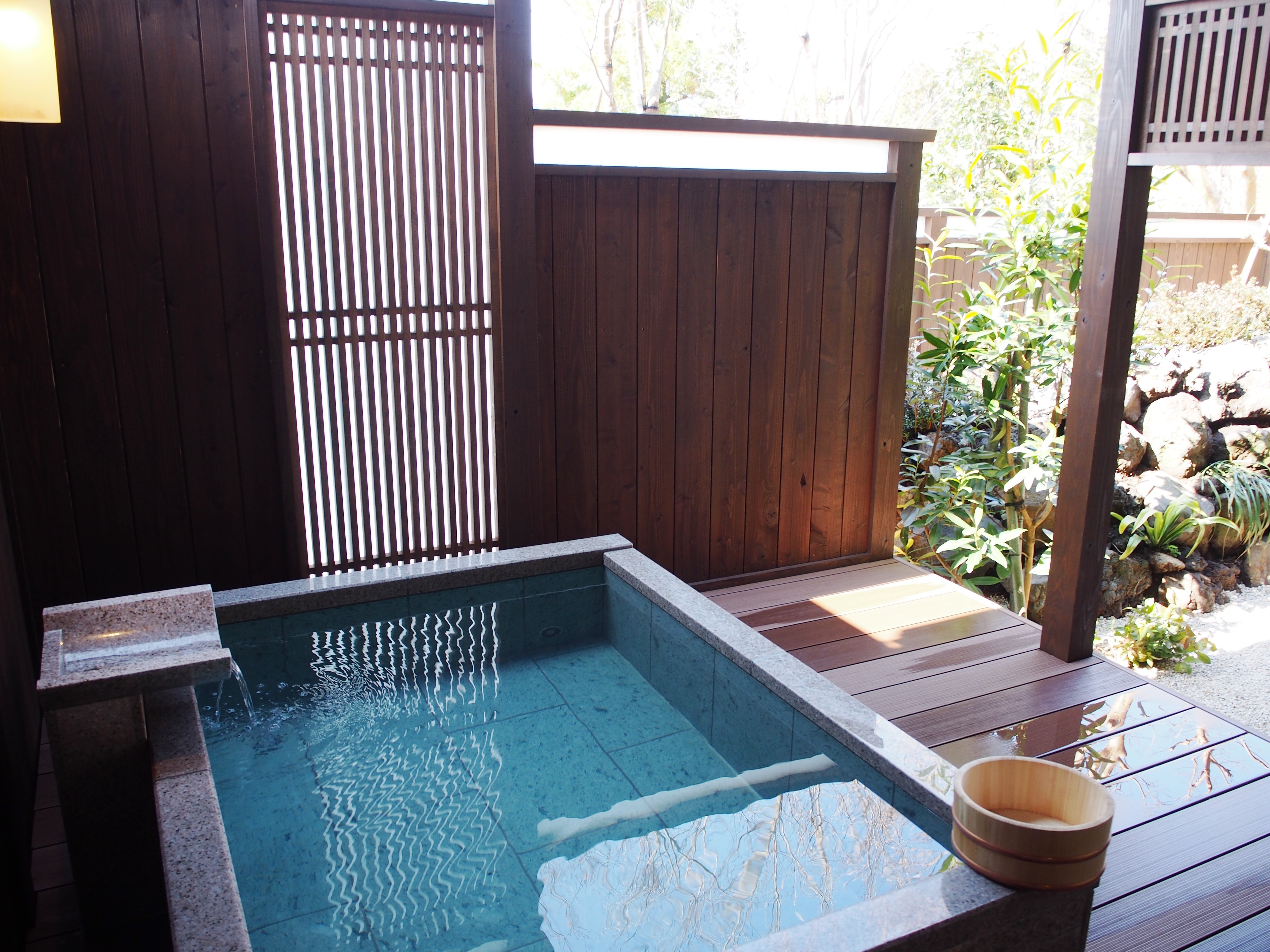 伊豆の天然温泉、露天風呂もあります