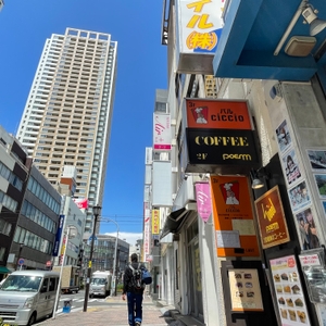 本八幡駅北口駅前です　