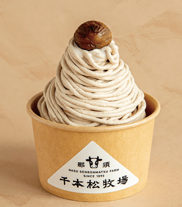 秋の大人気メニュー。ソフトクリームにマロンホイップをたっぷり。