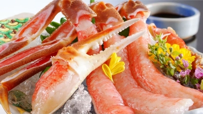 口に運んだ瞬間、甘みが広がるカニ刺し/一例