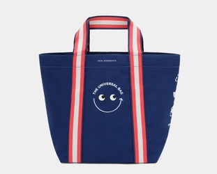 明治屋ストアー×アニヤ・ハインドマーチ　 明治屋ストアー限定デザイン「The Universal Bag Mini」を 数量限定で発売！