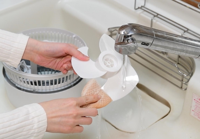 「DCサーキュレーター」は、工具不要で簡単取り外し！水で洗えてお手入れ簡単