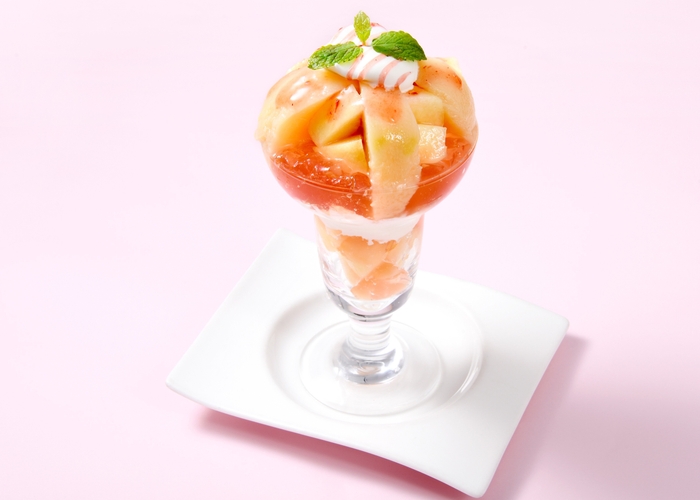 カフェ キャンティ　桃のパフェ　1,296円(税込)