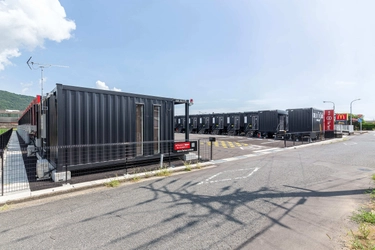 佐賀県鹿島市にコンテナホテル 「HOTEL R9 The Yard 佐賀鹿島」が 2025年10月7日(火)開業予定！ 同市と「レスキューホテル」災害協定を締結