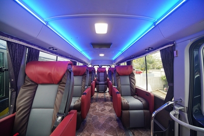 LED照明により、多彩な車内ライティングが可能な「Grand Sun and Moon」車内