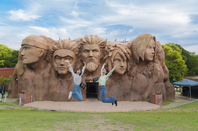 ▲高さ11mの火影岩に隠された立体迷路に挑め！