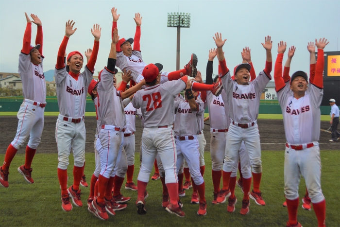 前回(2019)大会を制覇した福岡代表のブレーブス