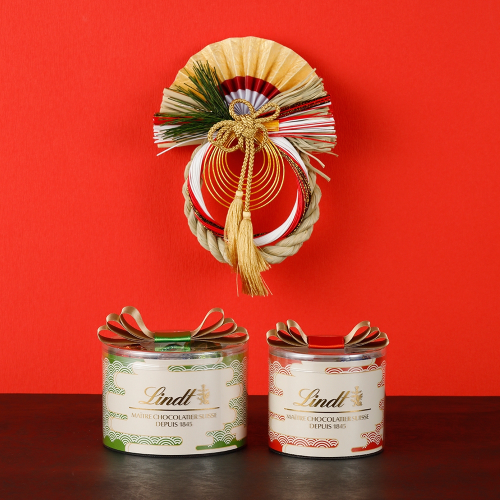 購入者様きまりました！今年の初他の方お控え下さい吊るして保管、新品未使用タグ付き お正月のご挨拶に、リンツチョコレートのお年賀 “リンドール 抹茶”入り