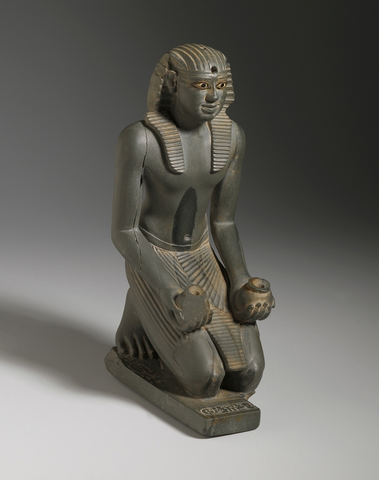 《ひざまずくペピ1世の小像》前2338~前2298年頃 ブルックリン博物館蔵 Photo:Brooklyn Museum