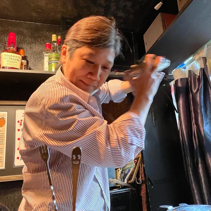 シェフでバーテンダーのバンドマン上田さん