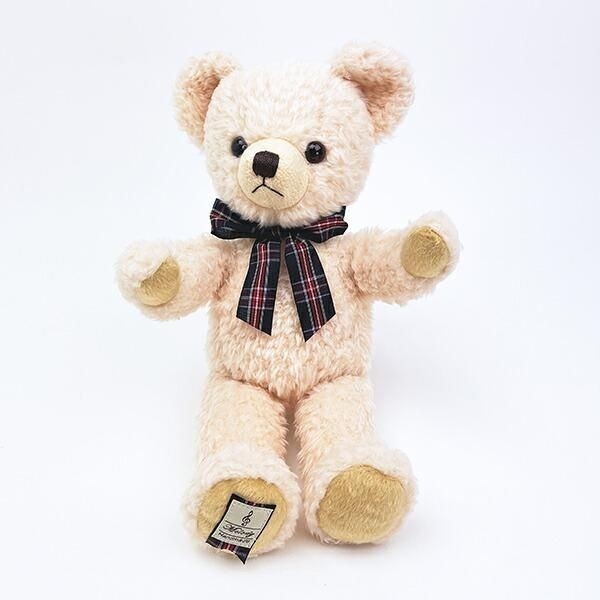 くまのメロディが魅せる、上品な甘さ。マグネットでポーズも楽しめる大人可愛いぬいぐるみ