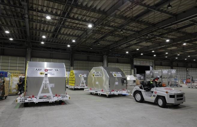 <ヤマト運輸上屋での作業>