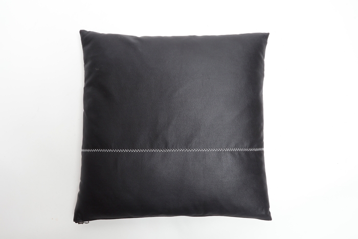 キモノ袖になるクッションカバー1