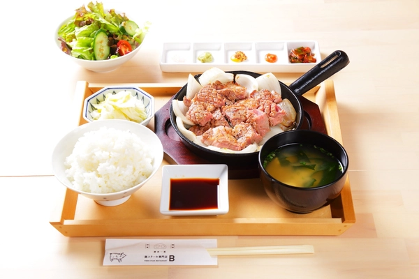 日本一の柔らかさを目指す『豚ステーキ専門店B』 人気定食3種が年間10万食突破を記念し 「お客様感謝祭」を4月21日(月)～5月18日(日)に実施！