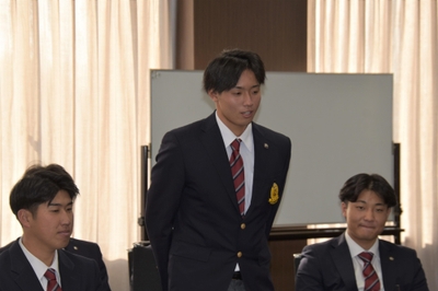 高桑選手（中央）