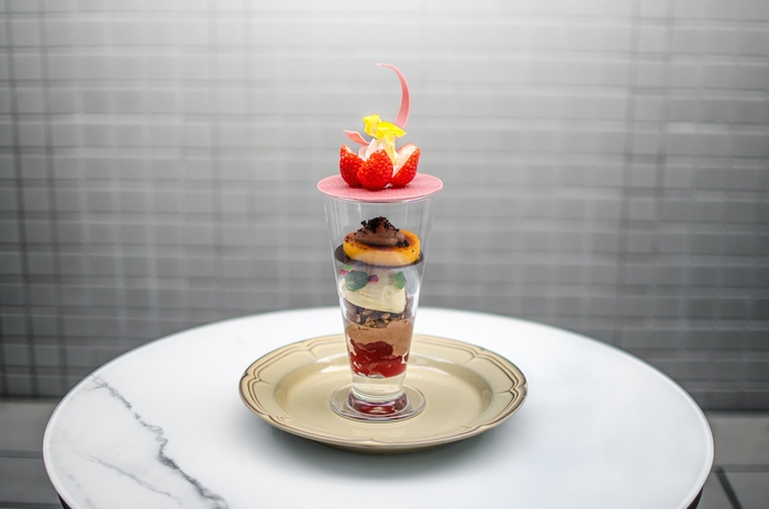 オランジュと春苺のショコラパフェ