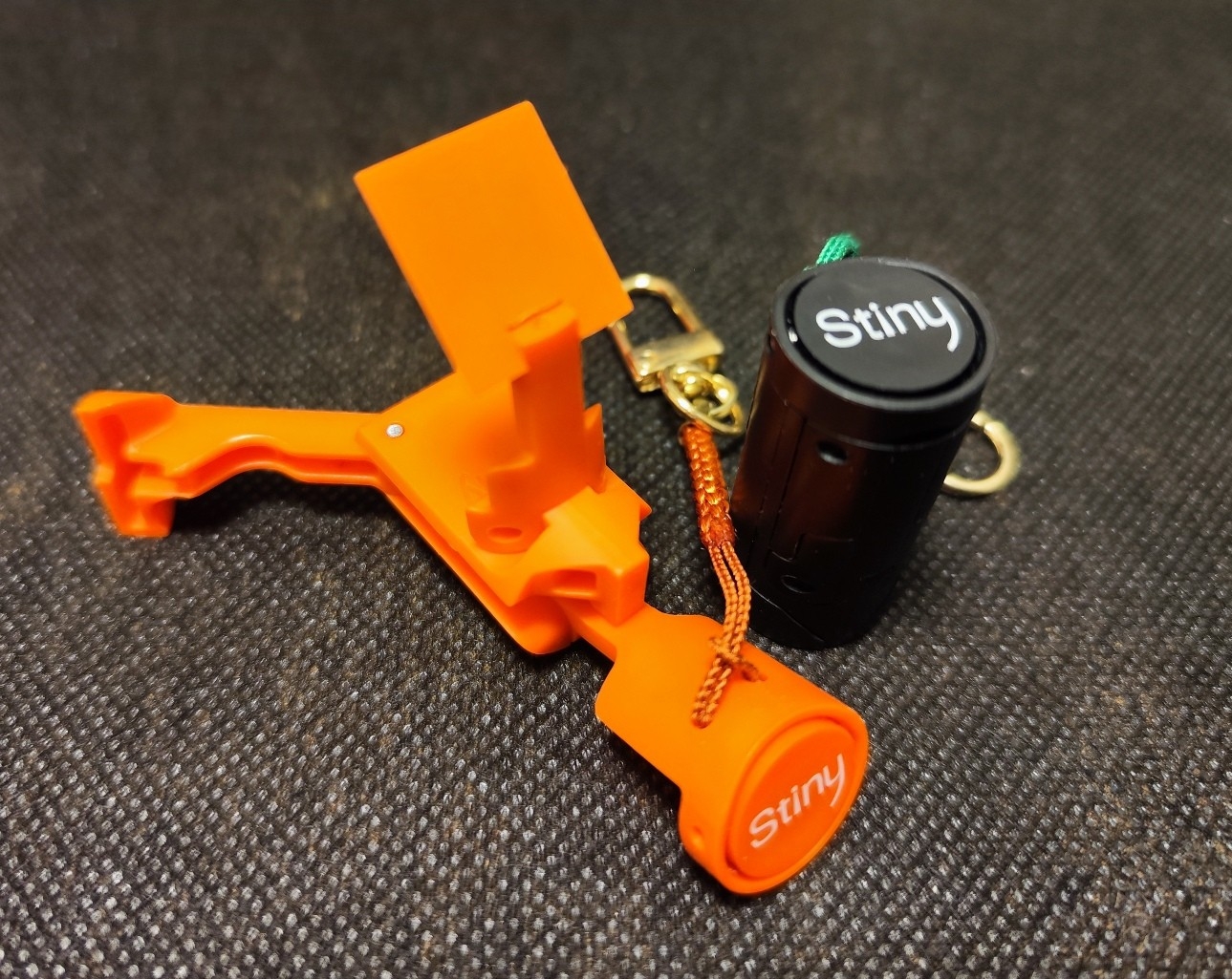 あと5日！スマホ置き場にお困りですか？
コンパクトで便利なスマホスタンド『Stiny』、Makuakeにて販売中。
累計販売数800個を突破、ラストセール！