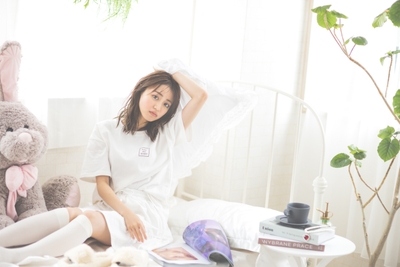 ルームウエアとしてはもちろん、ワンマイルウエアとしても。同系色でまとめたワンピースのような着こなし。