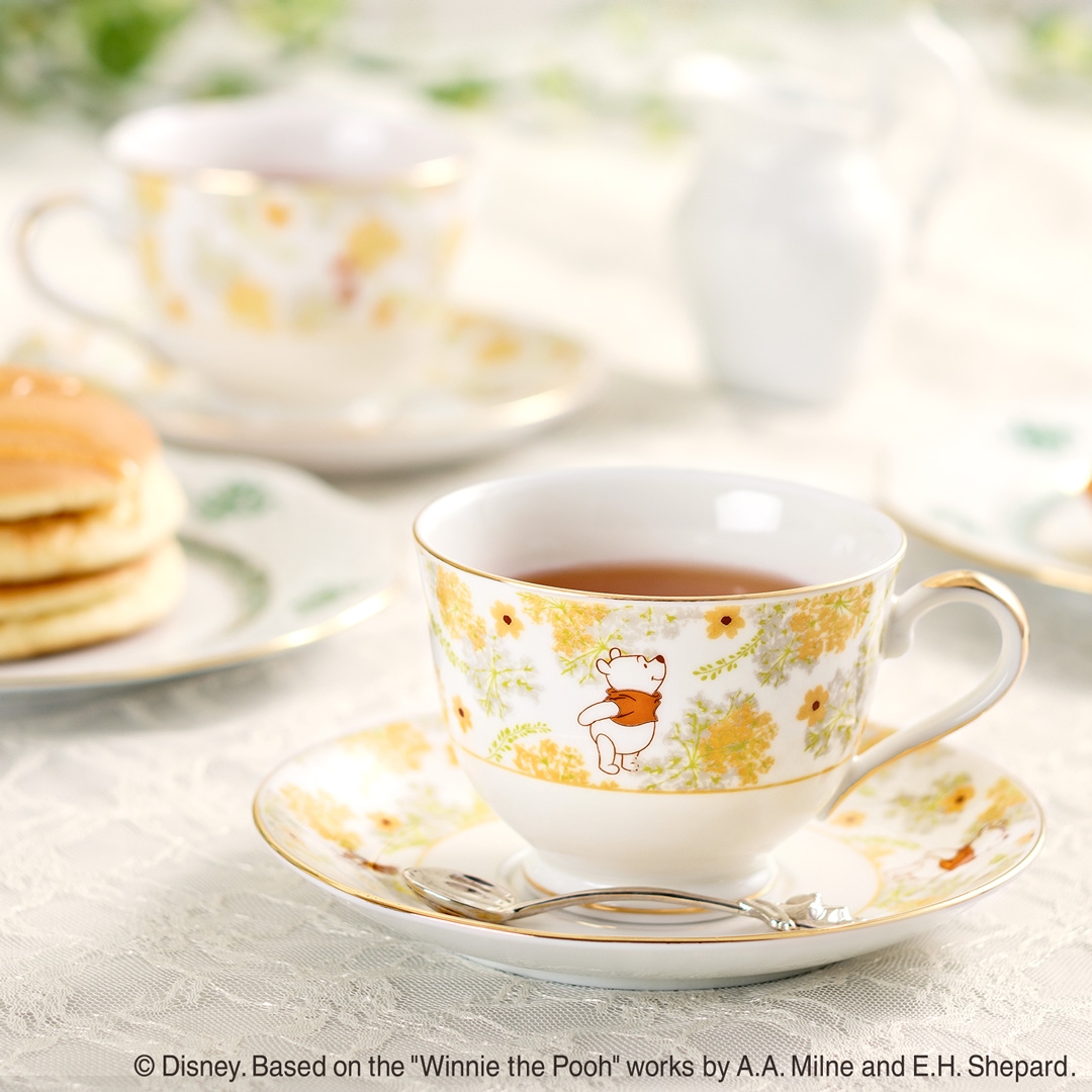 「くまのプーさん」ジュエリートレイとペアカップ&ソーサー 8月3日(はちみつの日)新発売