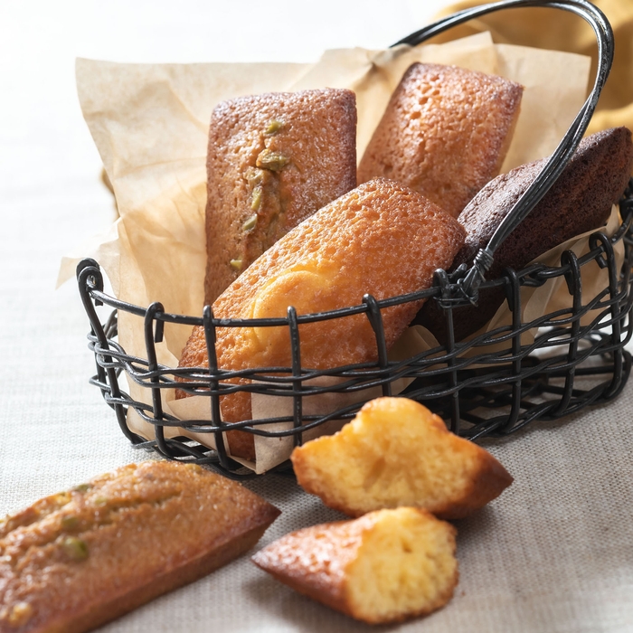 ギフトにぴったりなマドレーヌなどの焼き菓子の詰め合わせ