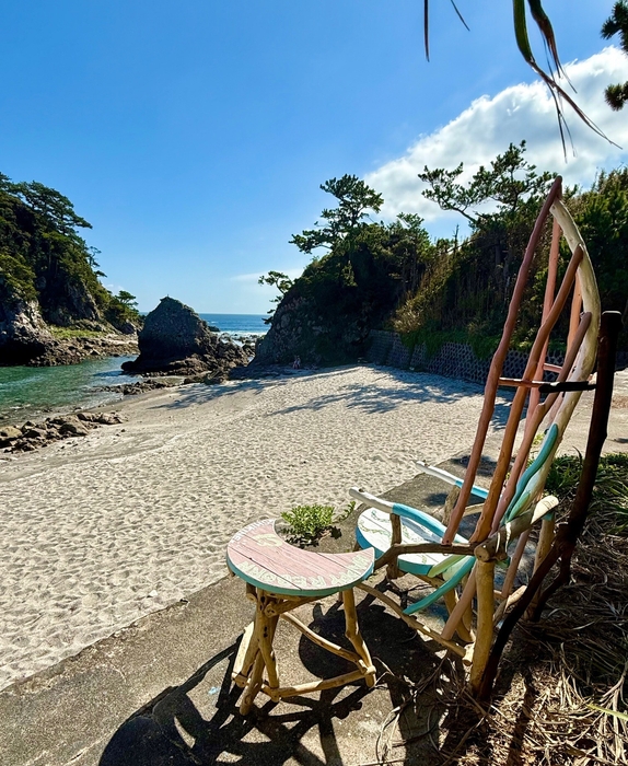 海を見下ろす絶景スポットに設置