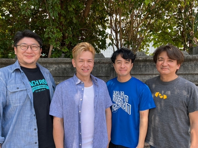 左から新井章仁、ジョーイ大鵞、渡久地雅斗、当山彰一