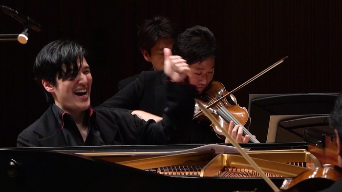 『カラフル・ミュージック・ツアー』2022より (1)