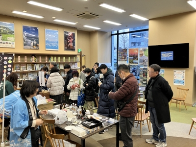 昨年度の様子　お客様で賑わっています