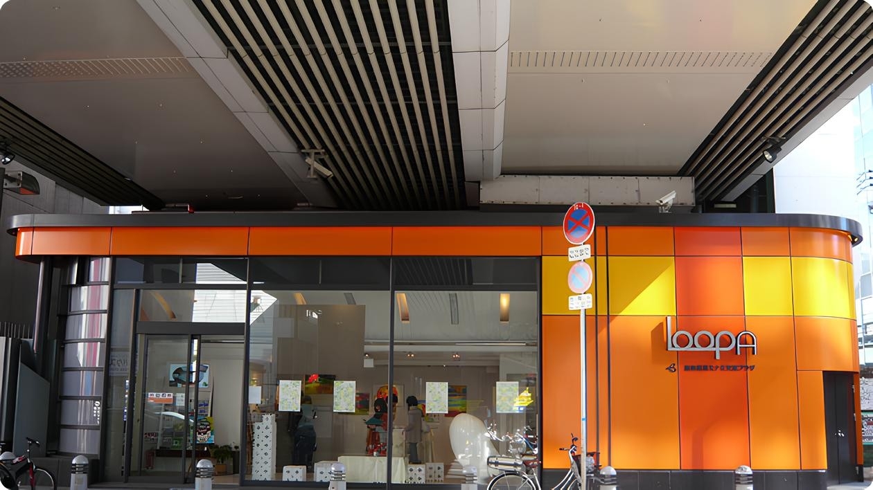 会場:心斎橋アメリカ村三角公園より徒歩1分