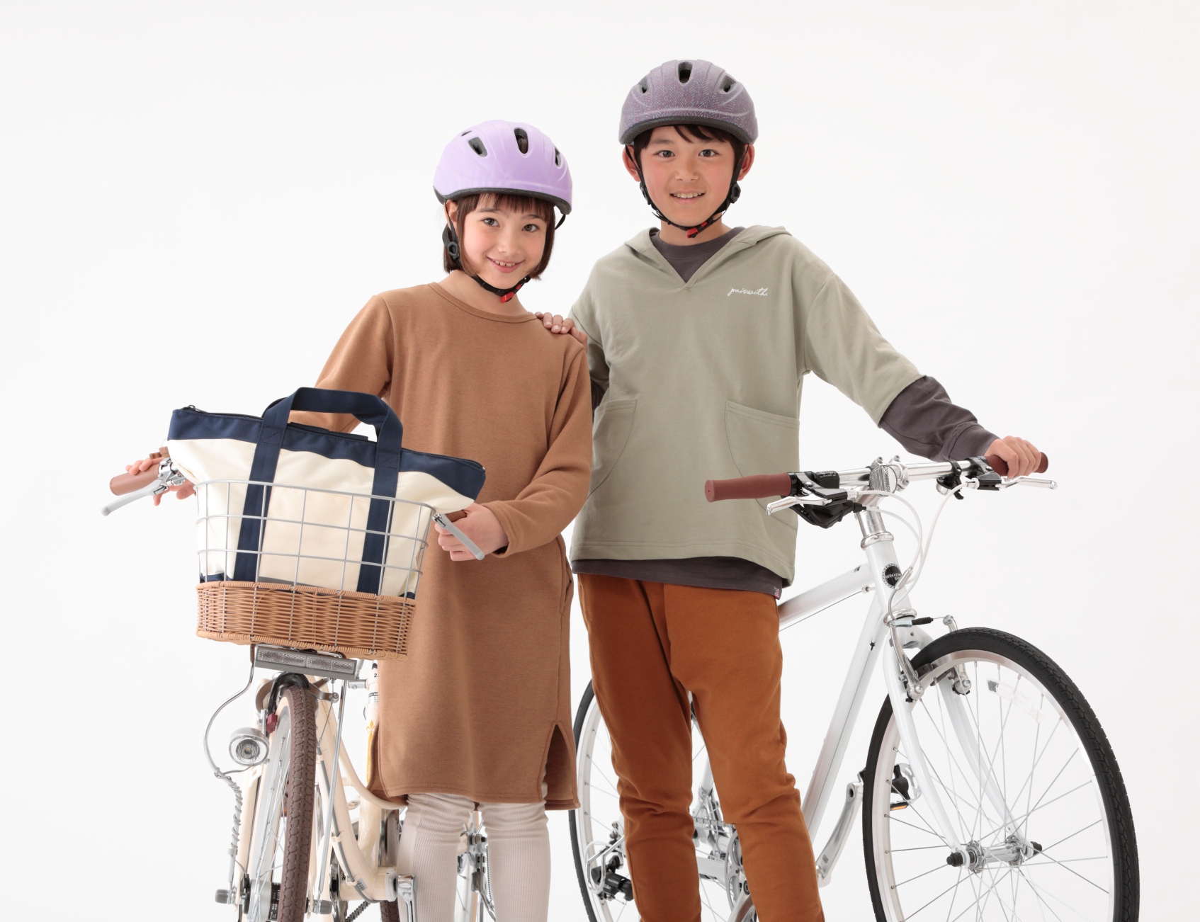 左:AILE 54-56(マットグリッターパープル)、右:AILE 56-58(マットヘリンボーントリコ)