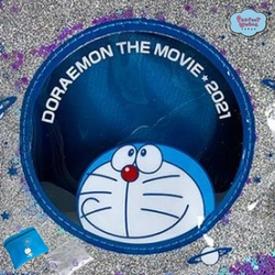 映画を前に止まらない大人ドラグッズ連続デビューかよ、、シャイニーな宇宙モチーフのポーチや“ドラ焼き思う”ドラえもん