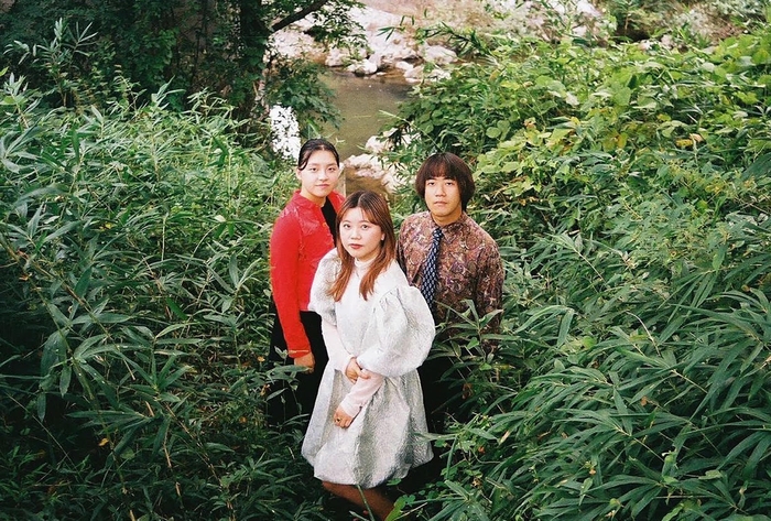 美山出身のボーカル中野由季率いる「地球から2ミリ浮いている人たち」ほか計3バンドが生演奏