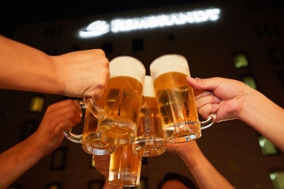 夜空の下で乾杯！