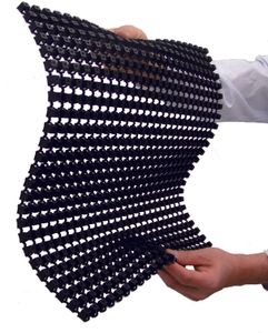 立体メッシュ構造のスーパースペーサー内蔵