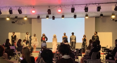 令和4年（2022年）に実施した本イベントの古着ファッションショーの様子