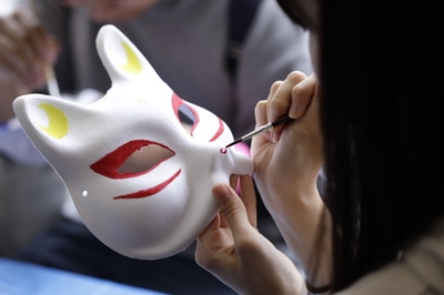 ワークショップ「宙ギツネお面づくり」