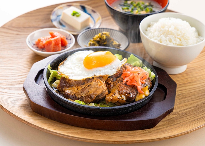 鉄板ソーキエッグ定食(イメージ)