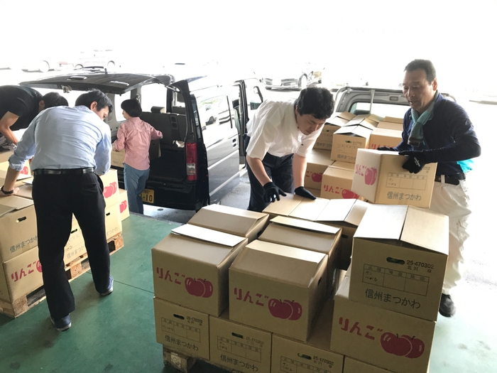 摘果リンゴ集荷風景(1)