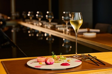 きらめく光に包まれる、心に残るひとときの訪れ『Shimmering Christmas』