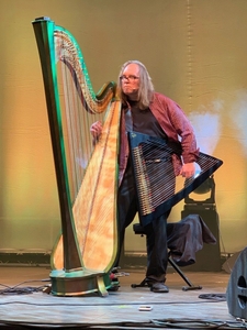 パーク・スティックニー（ハープ）