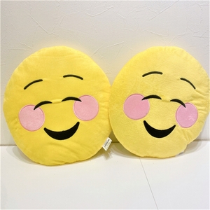 ニヤニヤしているようにも﻿、笑顔でキレているようにも見える