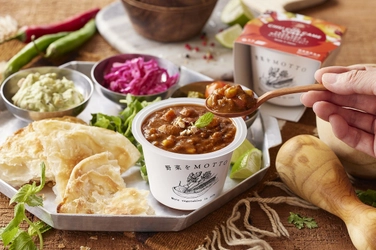 暑い夏に食べたい！スパイシーなカレーの新フレーバー　 フードブランド【野菜をMOTTO】より、レンジで1分！ 野菜たっぷりのチリコンカンカレーが8月1日に発売
