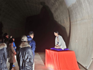 落語の様子（地下トンネル内）