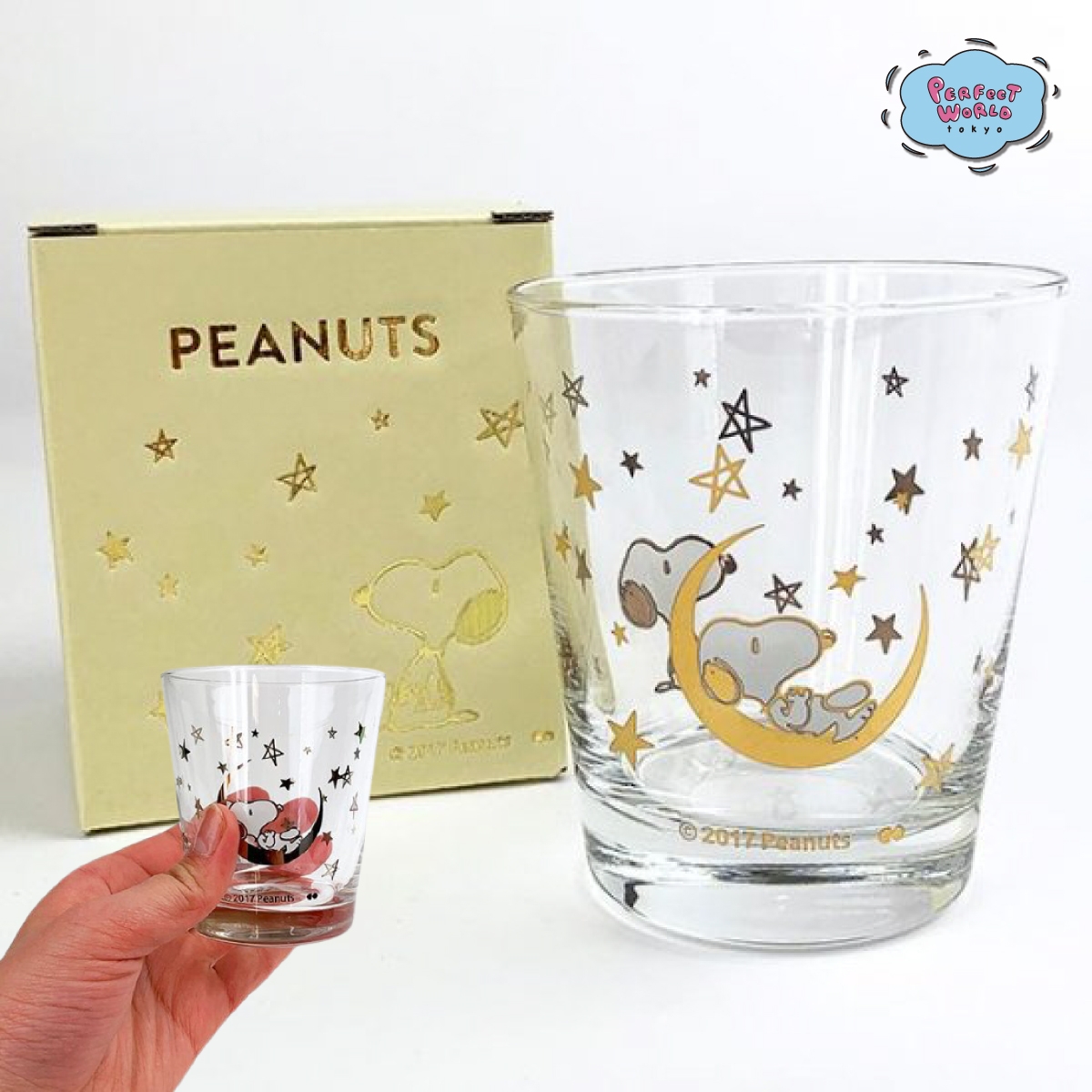 まるで星空のようなキラキラ感♪スヌーピーのグラスはプレゼントにもオススメ