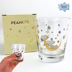 まるで星空のようなキラキラ感♪スヌーピーのグラスはプレゼントにもオススメ