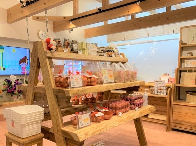 さかもと養鶏 直売所内