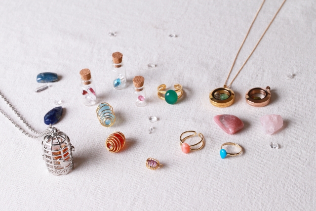 出てきた宝石はアクセサリーにも!