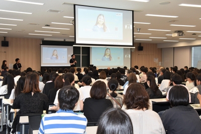 外国語学部の学部紹介