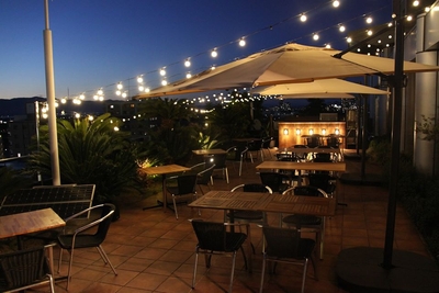 開放的なテラス席